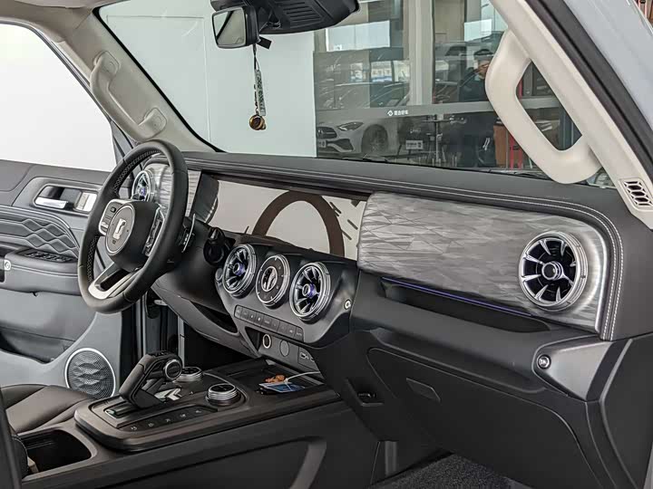 Фото 12 - Tank 300