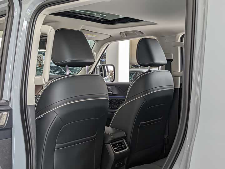 Фото 7 - Tank 300