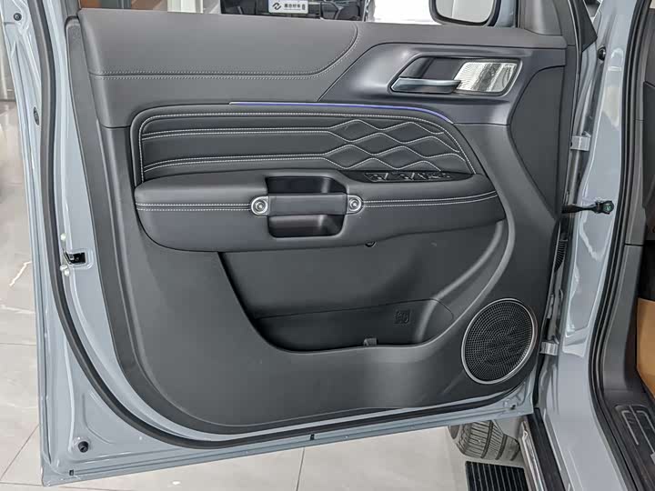 Фото 9 - Tank 300