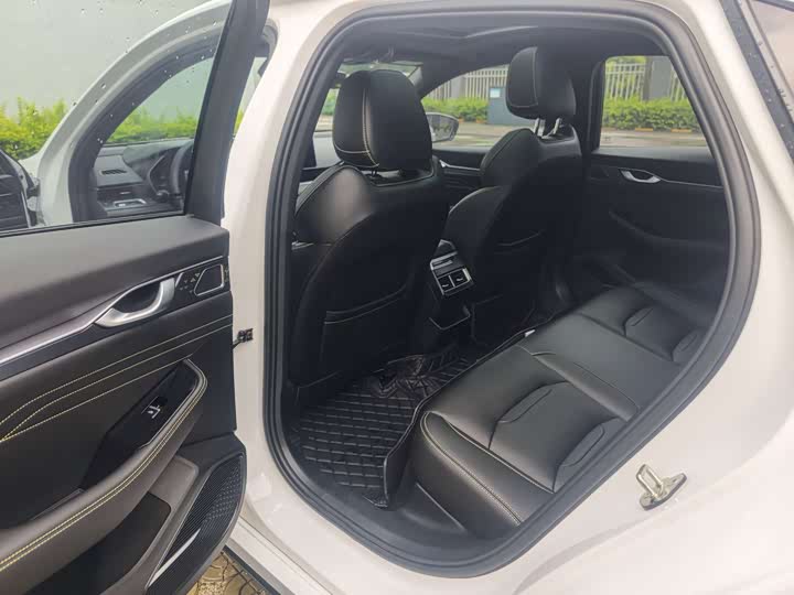 Фото 11 - Geely Preface