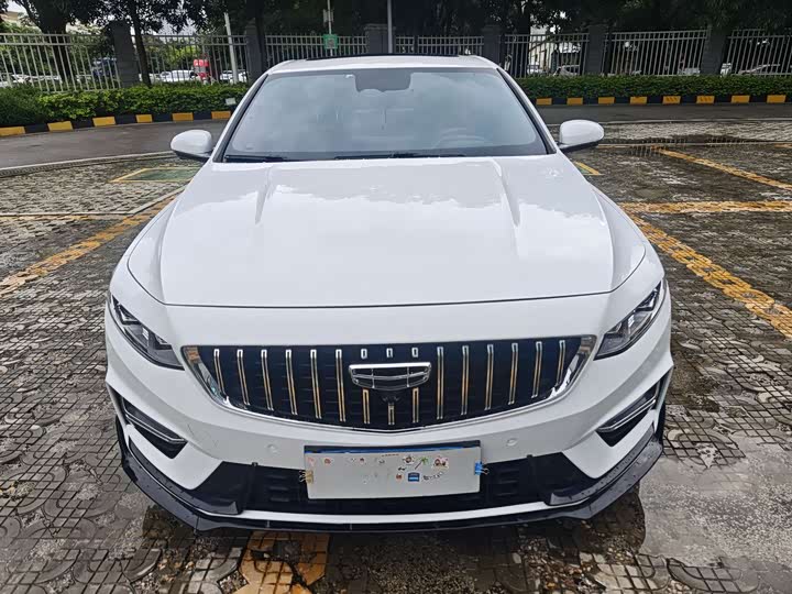 Фото 2 - Geely Preface