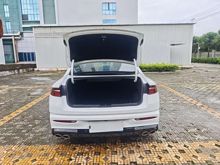 Фото 8 - Geely Preface