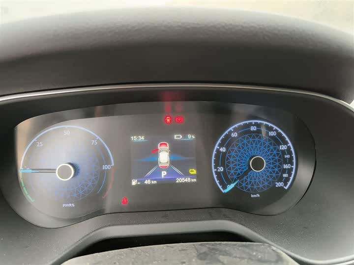 Фото 12 - Hongqi E-QM5