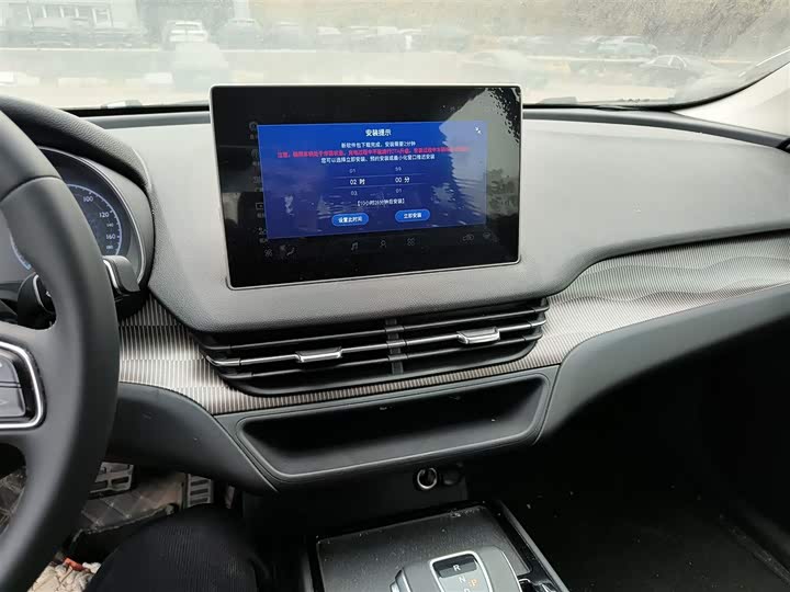 Фото 13 - Hongqi E-QM5