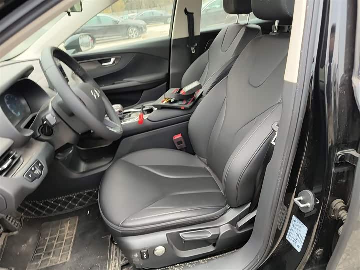 Фото 15 - Hongqi E-QM5