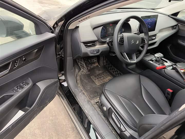 Фото 16 - Hongqi E-QM5