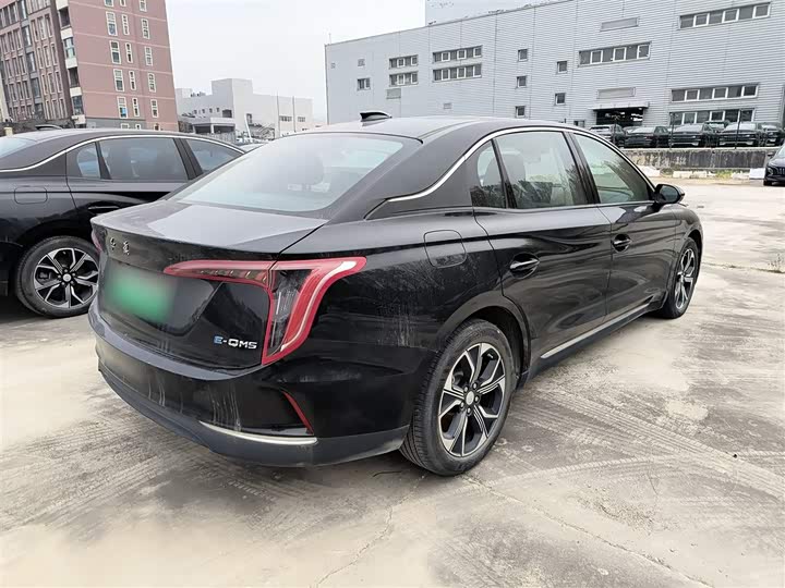 Фото 7 - Hongqi E-QM5