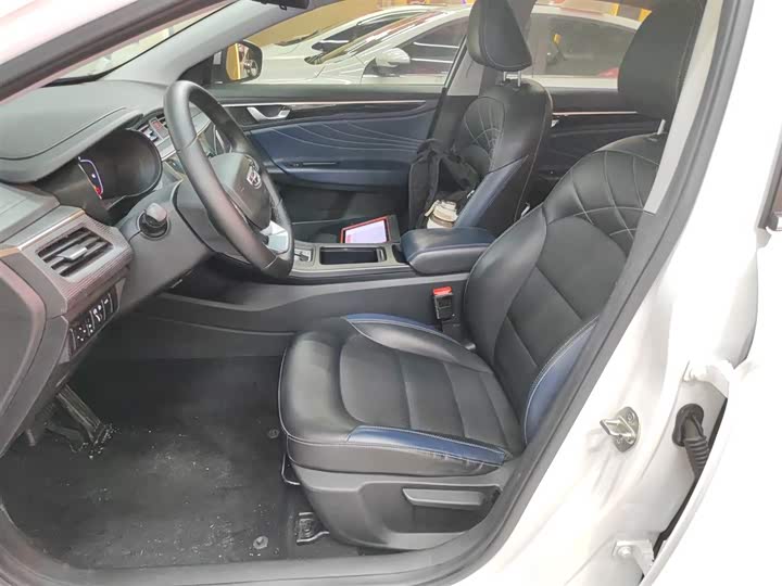 Фото 15 - Geely Emgrand GL