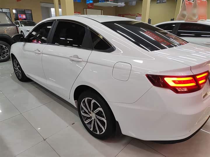 Фото 5 - Geely Emgrand GL