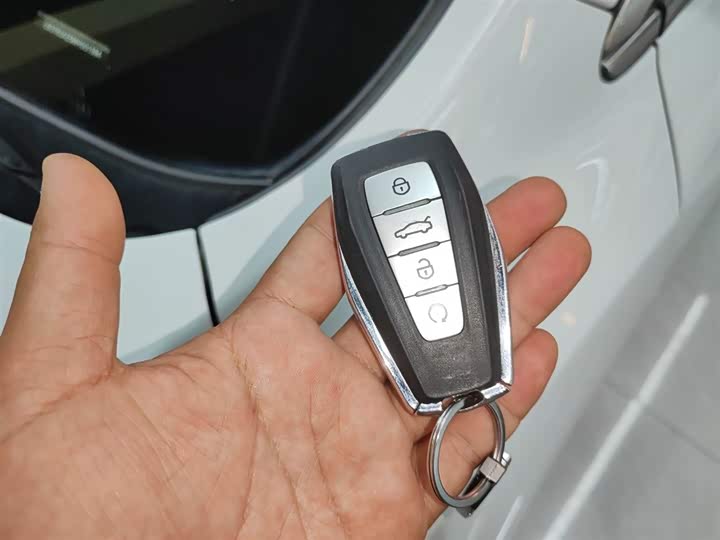 Фото 9 - Geely Emgrand GL