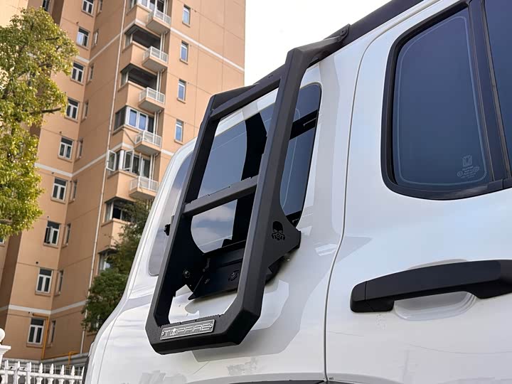 Фото 10 - Tank 300