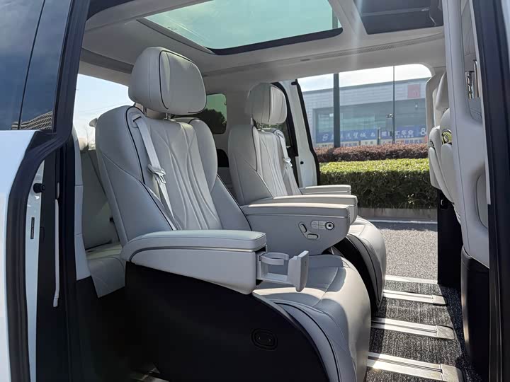 Фото 12 - XPeng X9