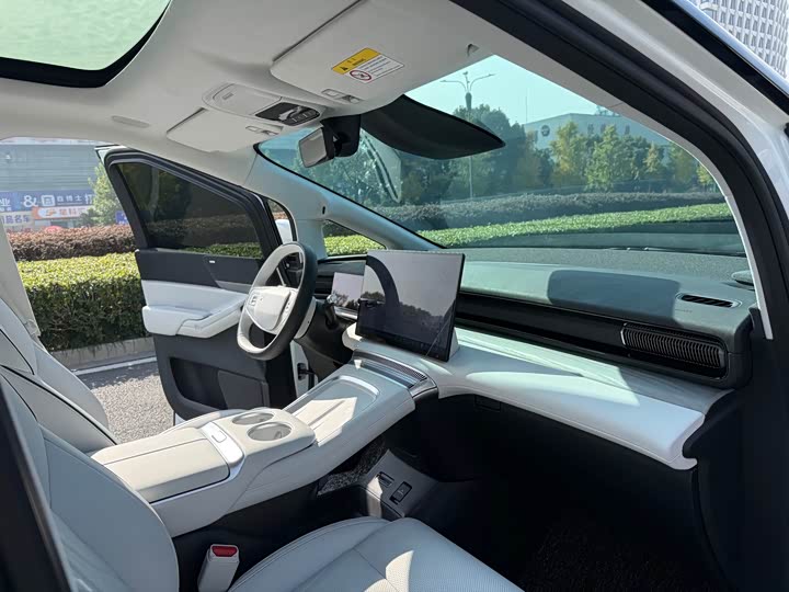 Фото 13 - XPeng X9