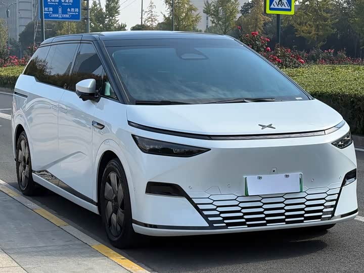 Фото 3 - XPeng X9