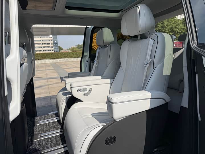 Фото 9 - XPeng X9