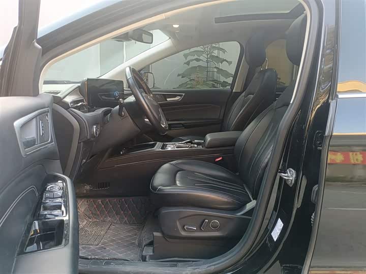 Фото 16 - Ford Edge