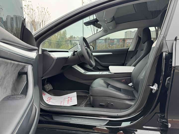 Фото 10 - Tesla Model 3