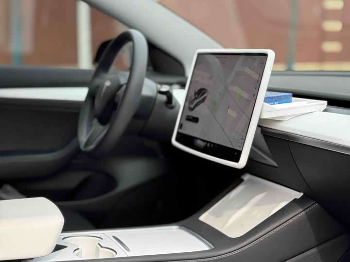 Фото 12 - Tesla Model 3