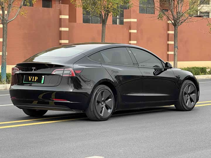 Фото 13 - Tesla Model 3