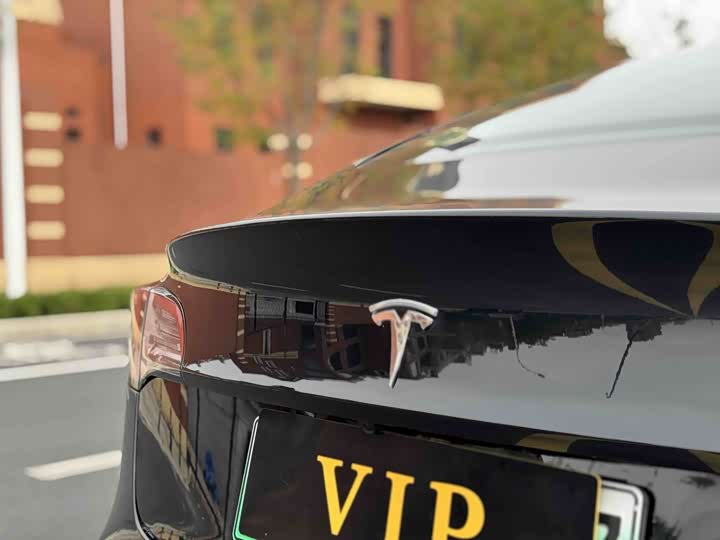 Фото 7 - Tesla Model 3