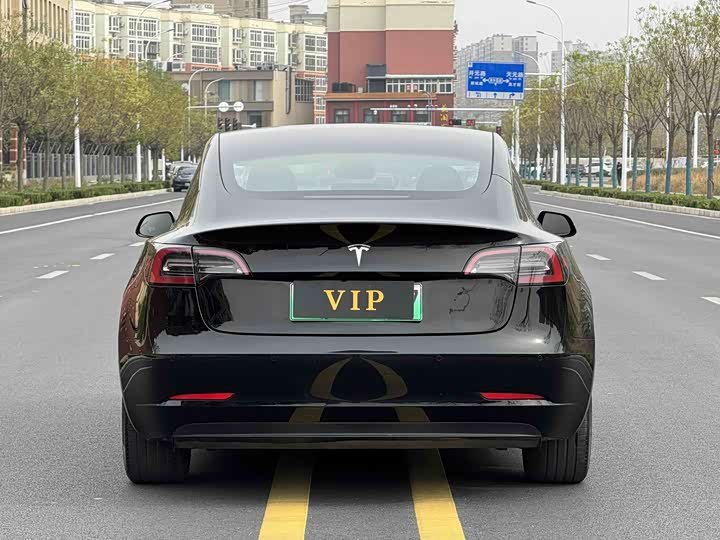 Фото 8 - Tesla Model 3