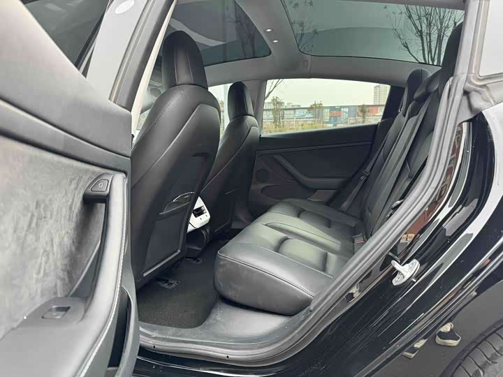 Фото 9 - Tesla Model 3