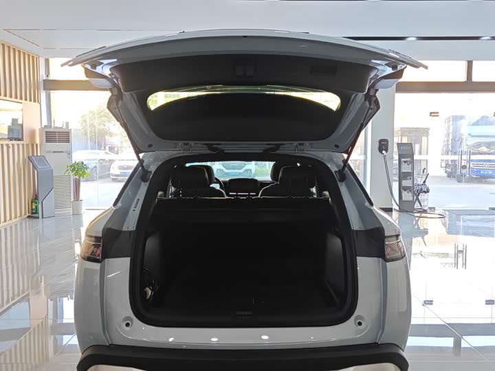 Фото 14 - BYD Song L DM-i Hybrid