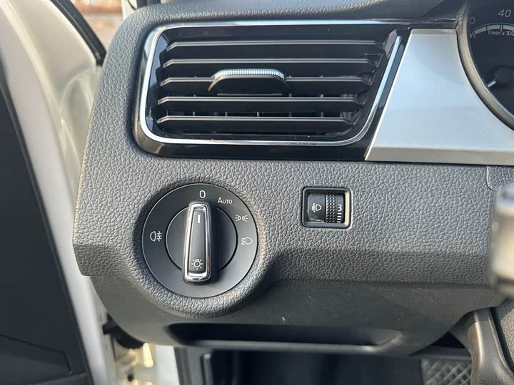 Фото 11 - Skoda Rapid