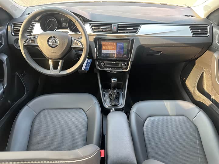 Фото 6 - Skoda Rapid