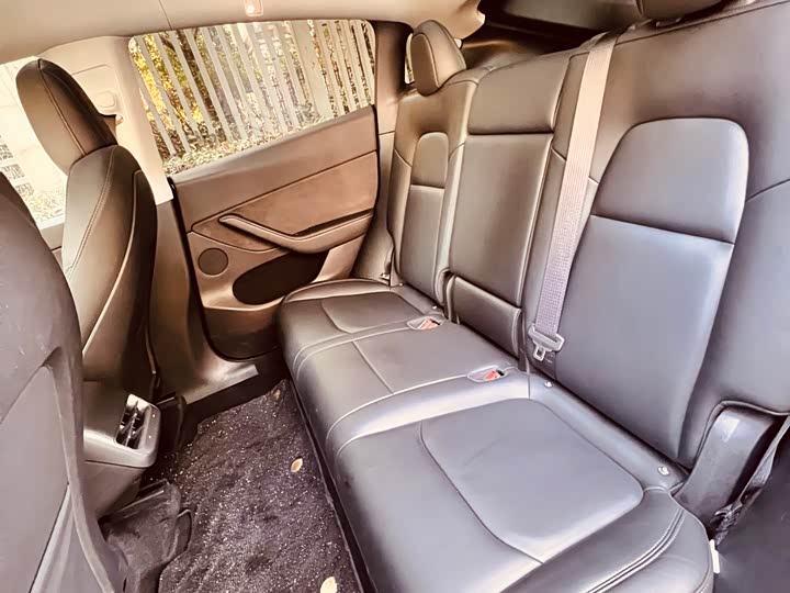 Фото 13 - Tesla Model Y