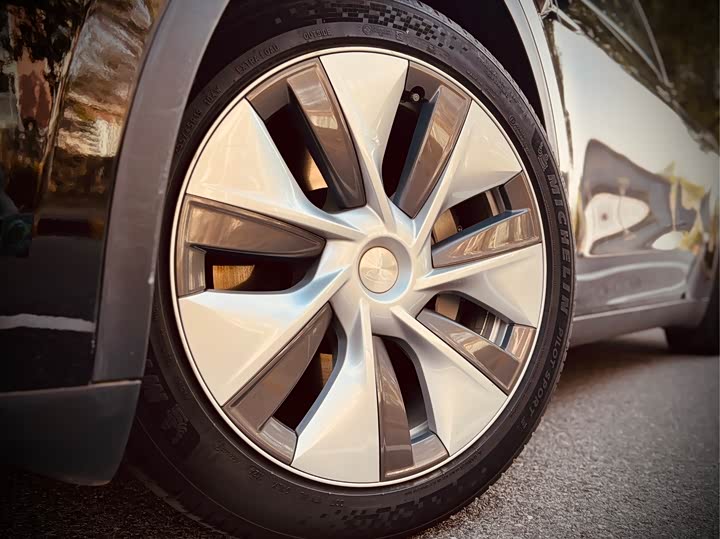 Фото 23 - Tesla Model Y