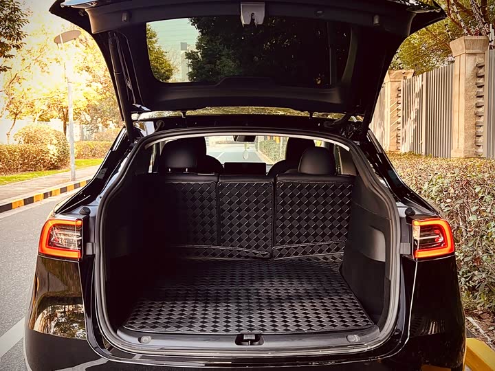 Фото 8 - Tesla Model Y