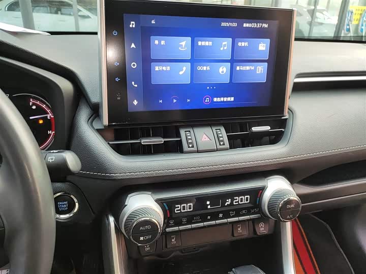 Фото 12 - Toyota RAV4