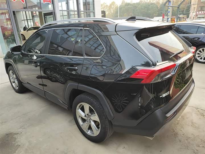 Фото 5 - Toyota RAV4