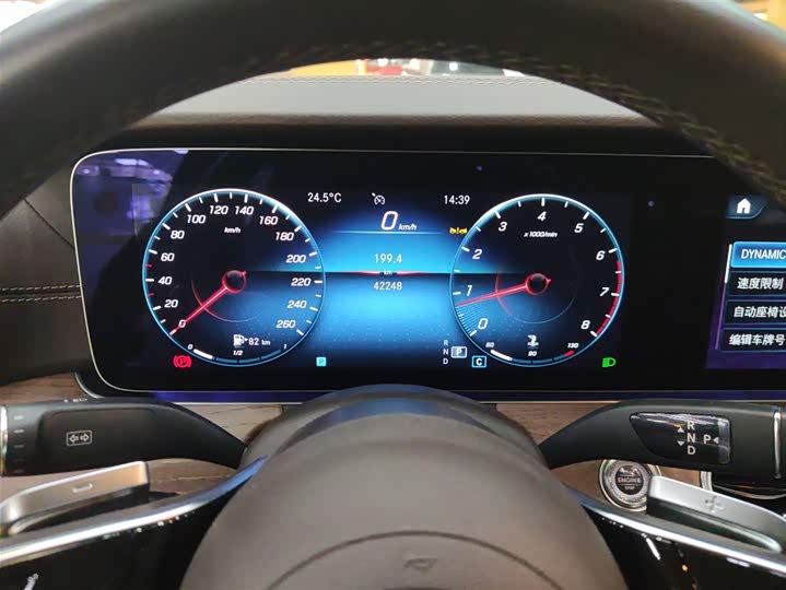 Фото 12 - Mercedes-Benz E-Class