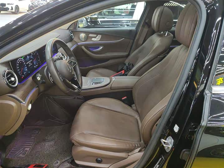 Фото 15 - Mercedes-Benz E-Class