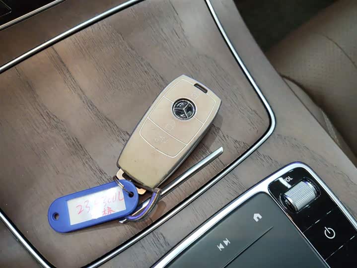 Фото 9 - Mercedes-Benz E-Class