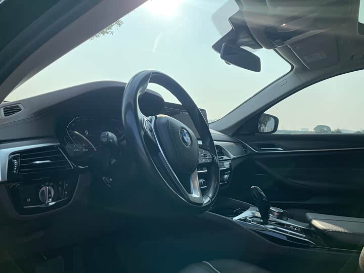 Фото 19 - BMW 5 Series