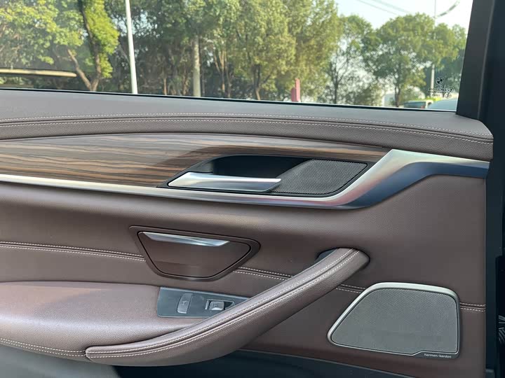 Фото 23 - BMW 5 Series