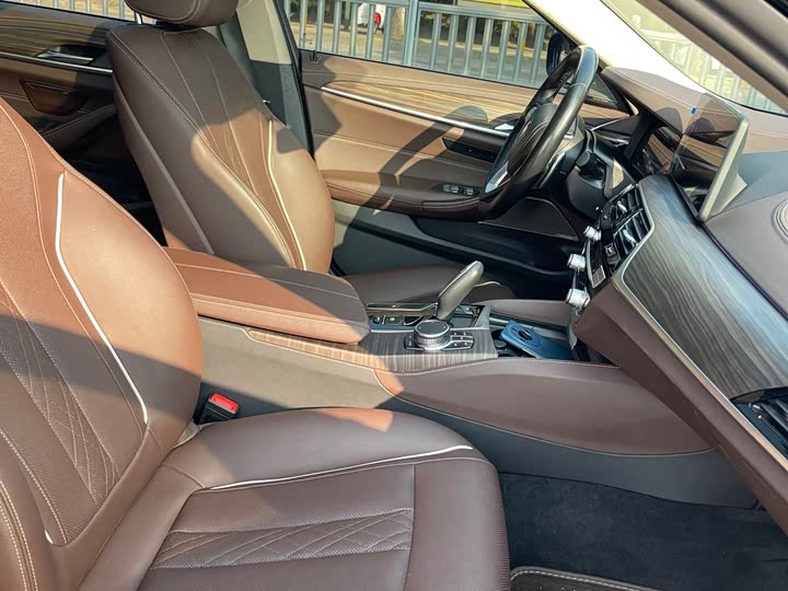 Фото 29 - BMW 5 Series