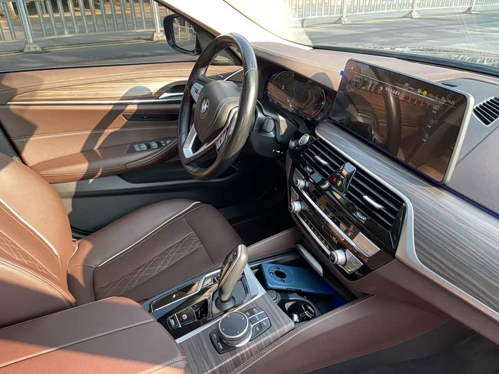 Фото 33 - BMW 5 Series