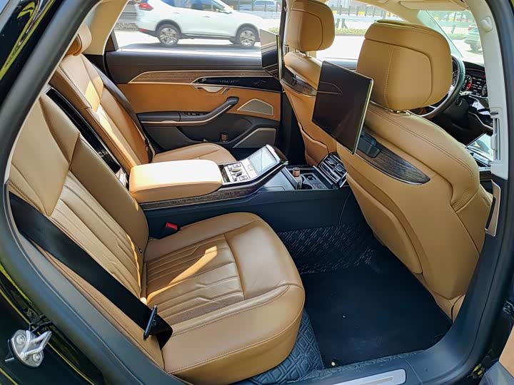 Фото 10 - Audi A8