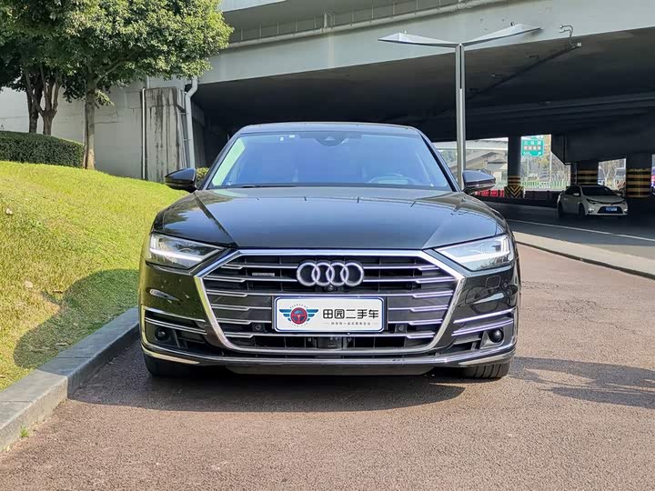 Фото 2 - Audi A8