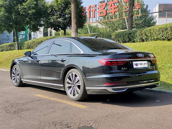 Фото 4 - Audi A8