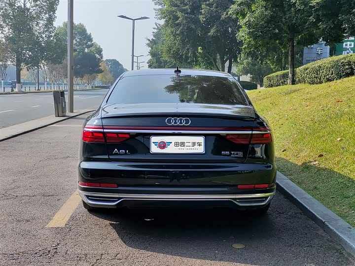 Фото 5 - Audi A8