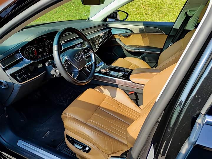 Фото 7 - Audi A8