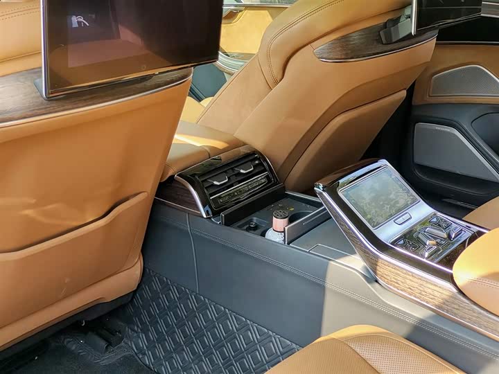 Фото 9 - Audi A8