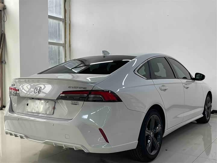 Фото 3 - Honda Inspire