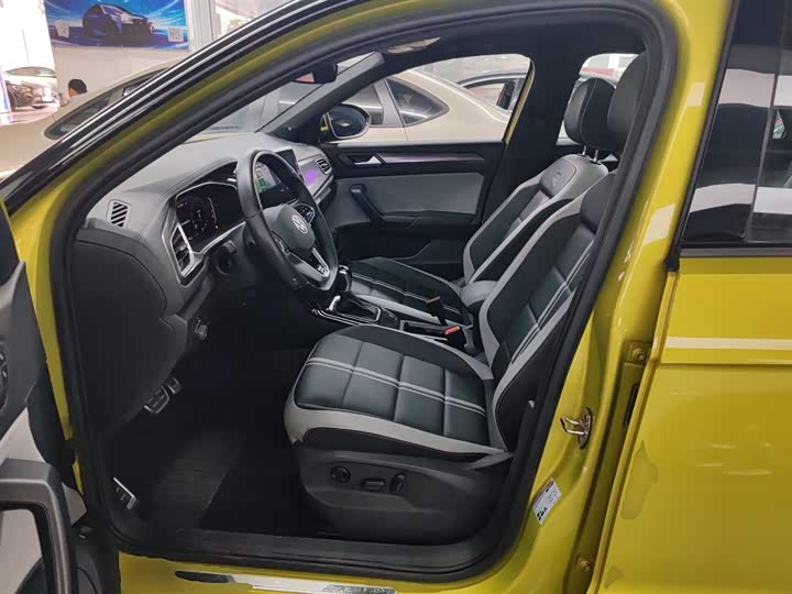 Фото 15 - Volkswagen T-Roc