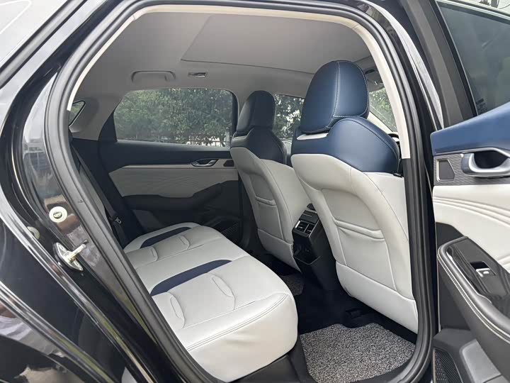 Фото 12 - Geely Preface